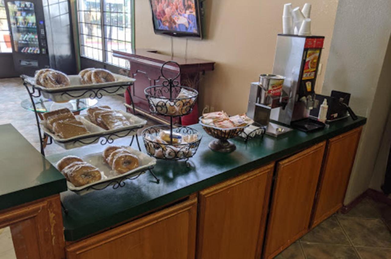 פורט סטוקטון Atrium Inn מראה חיצוני תמונה